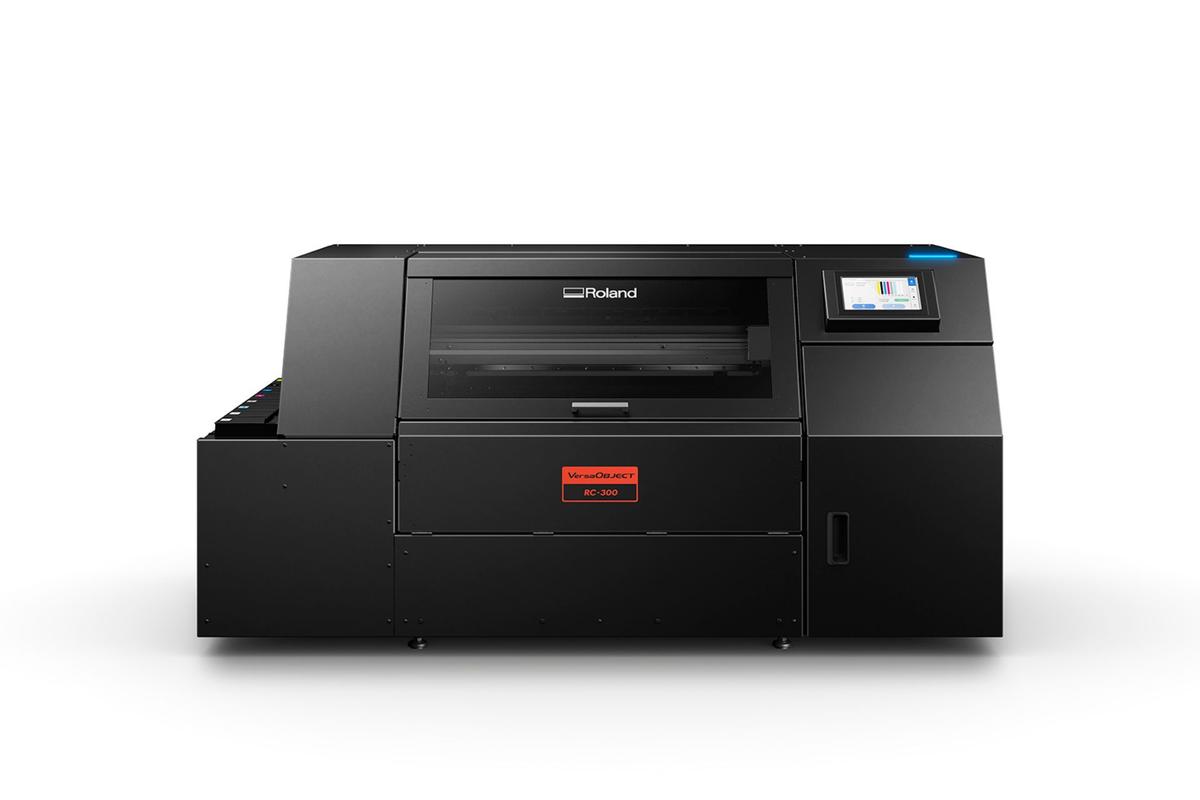 Foto1: Roland VersaOBJECT RC-300 UV-Helixdrucker